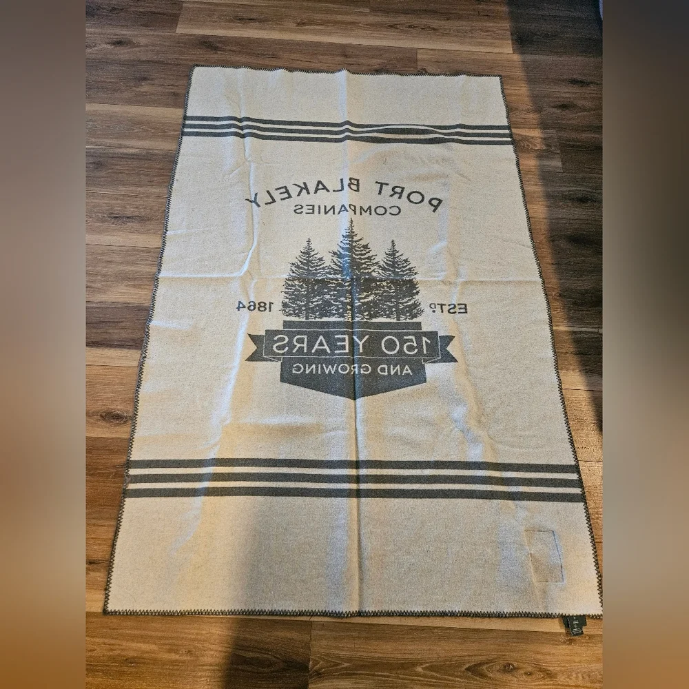 Woolrich Throw - Picture 7 of 8